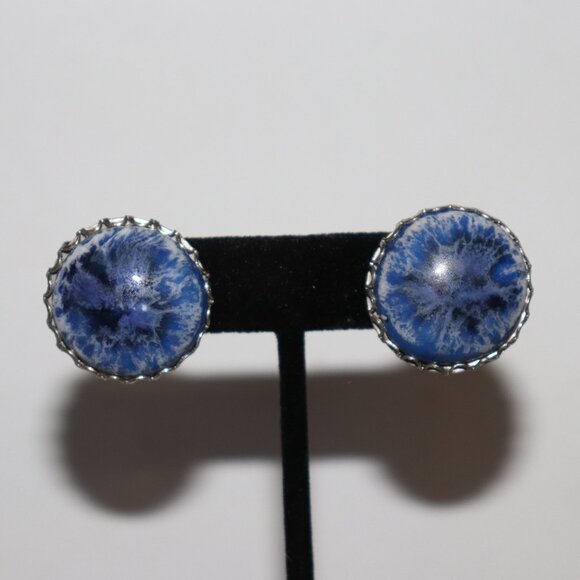 Beautiful silver and blue clip-on earrings 1" - Picture 1 of 5